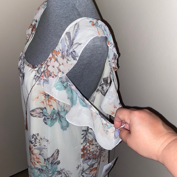 NWT 1X Beautiful Floral Dress w/ Necklace - Picture 3 of 6